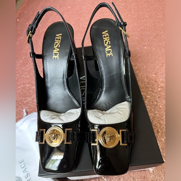 Versace Authentic Black & Gold Medusa Vernice Patent Leather Heeled Pumps 38/7.5